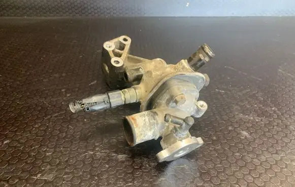 Hyundai Terracan Thermostat/thermostat housing 
