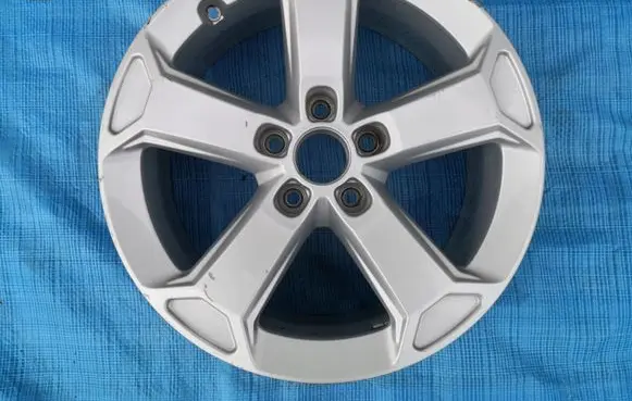 Audi Q2 - R17 alloy rim 81A071497