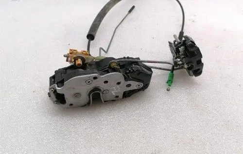 Chevrolet Camaro Front door lock 13579522