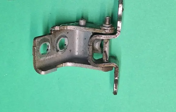 Renault Clio IV Front door upper hinge 804000016r0