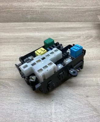 Mazda MX-6 Fuse module 0567008780 0567009471