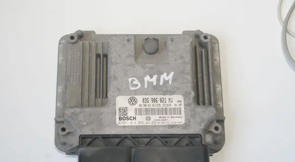 Volkswagen Touran I Engine control unit/module 03G906021MJ 0281014045