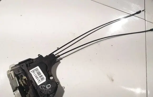 Peugeot 4007 Rear door lock