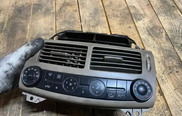 Mercedes-Benz E W211 Climate control unit A2118300190 2118300190