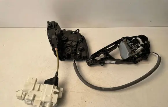BMW 7 G11 G12 Front door soft close latching motor 2581894 736845008 7325298