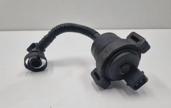 BMW 1 E81 E87 Valve vacuum 7551262