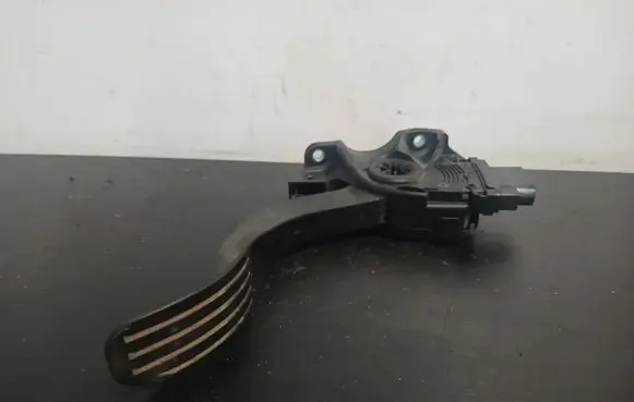 Volvo V70 Accelerator throttle pedal 6PV00922000