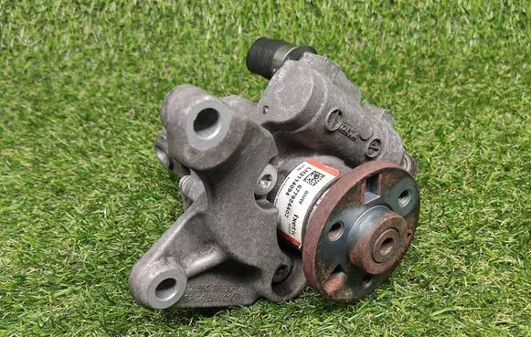 BMW 3 E90 E91 Power steering pump 6779244 677924402