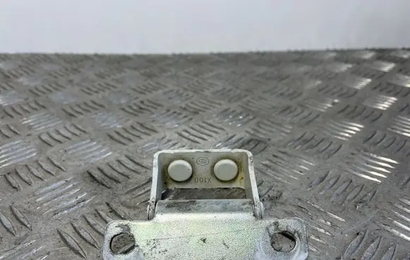 SsangYong Rexton Tailgate/trunk/boot hinge