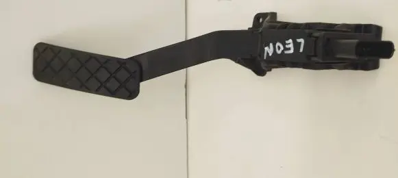 Seat Leon (5F) Accelerator throttle pedal 5Q2723503D 6PV01062105