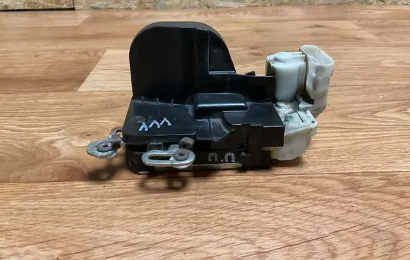Alfa Romeo 147 Front door lock B792