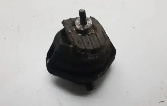 BMW 5 E60 E61 Engine mount bracket