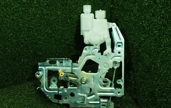 Renault Master III Rear door lock 906123257R