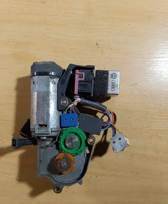 Audi A6 S6 C4 4A Sunroof motor/actuator 4A0877795