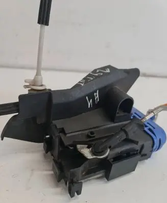 Audi A4 S4 B5 8D Rear door lock 8D0839015A