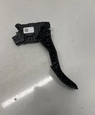Volkswagen Golf VII Accelerator throttle pedal 5Q1723503F