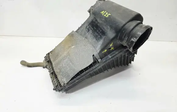 Audi Q7 4L Air filter box cover 7L6129601Q