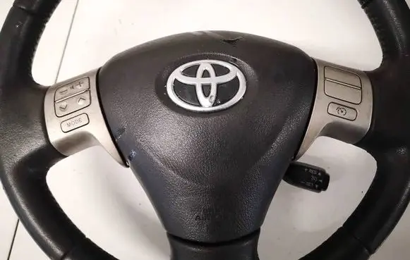 Toyota Auris 150 Steering wheel buttons/switches 