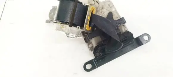 Middle seatbelt (rear)