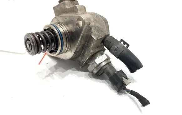 Volkswagen Polo V 6R Fuel injection high pressure pump 04E127026AA