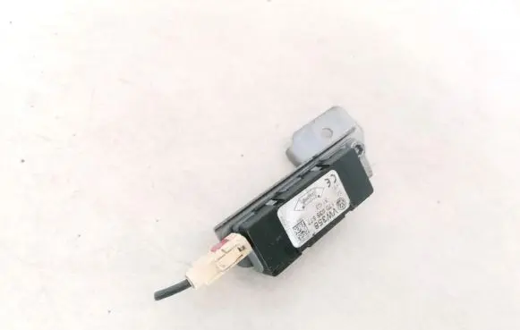 Volkswagen Touran I Antenna control unit 1T0035577 VW358