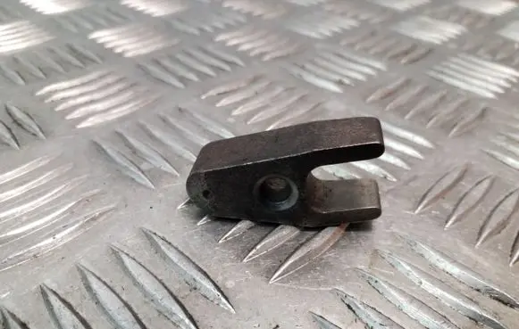 Mercedes-Benz S W221 Fuel Injector clamp holder