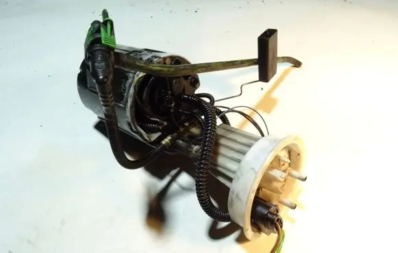 Audi A4 S4 B7 8E 8H Fuel injection high pressure pump 8E0919050D