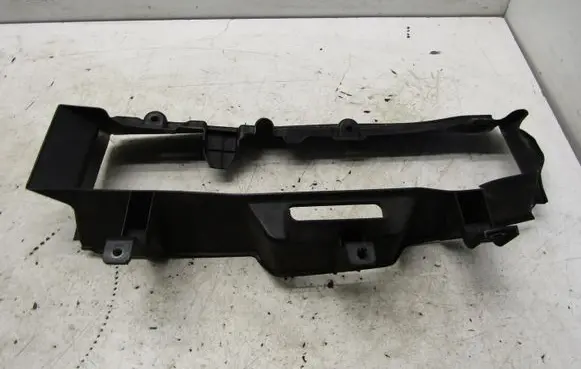 Suzuki Swift III Radiator trim 72432-52R0