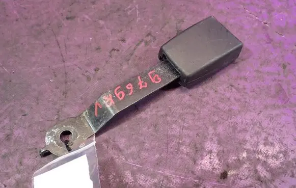 Renault Clio III Front seatbelt buckle 