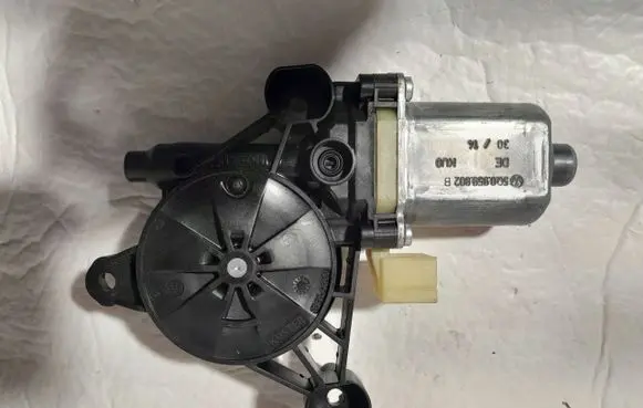 Audi A3 S3 8V Rear door window regulator motor 5Q0959802B