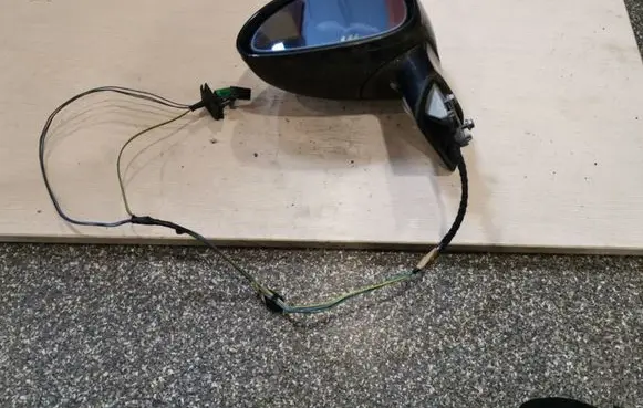 Front door electric wing mirror