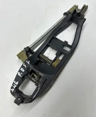 BMW 3 E46 Front door exterior handle/bracket 51218253454
