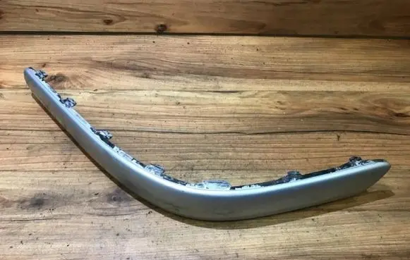 Front bumper splitter molding