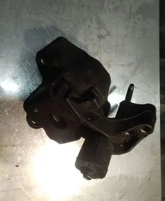 Toyota Prius (XW20) Engine mount bracket