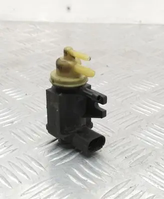 Volkswagen Golf VII Turbo solenoid valve 04L131051F 16062011 10022016
