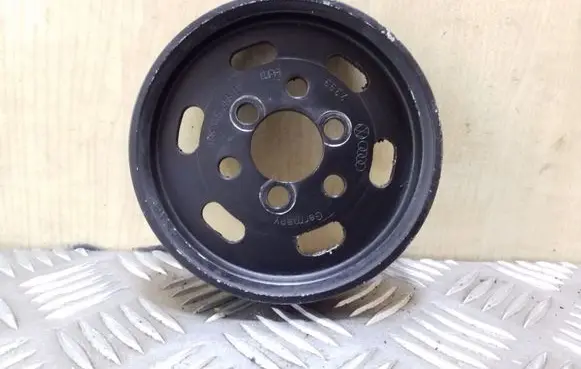 Volkswagen Golf IV Power steering pump pulley 038145255B