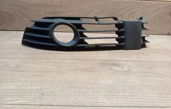 Volkswagen PASSAT B5.5 Front bumper lower grill 3B0853665J