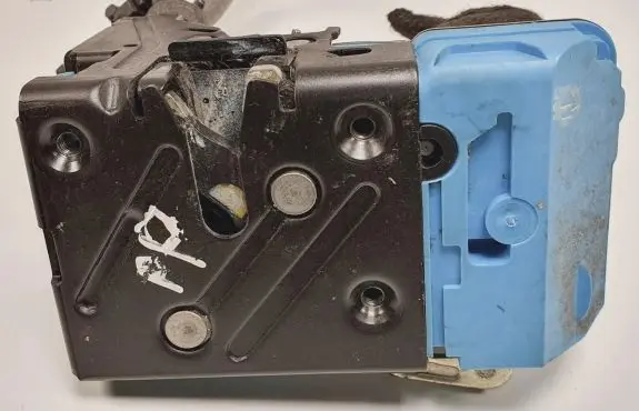 Volvo V70 Front door lock