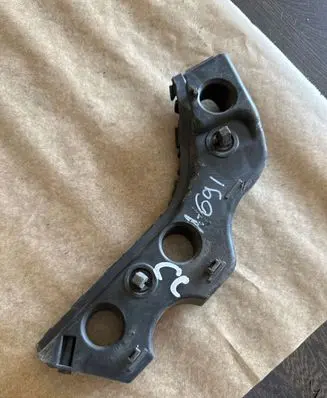 Volkswagen PASSAT CC Front bumper mounting bracket 3C8807183A