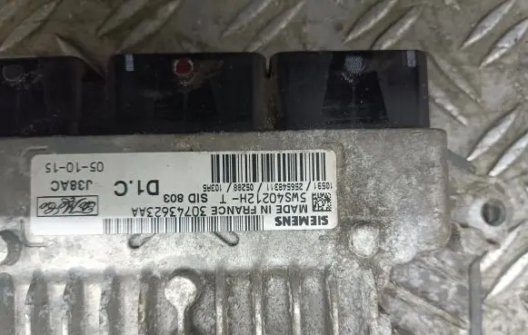 Volvo V50 Engine control unit/module 5WS40212HT
