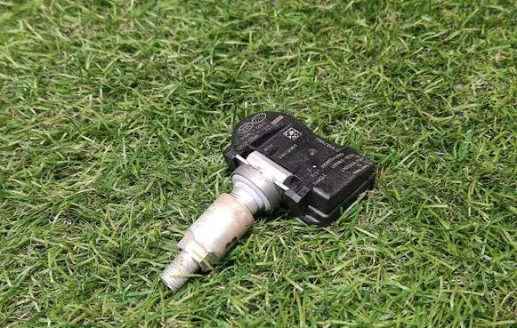 Hyundai Santa Fe Tire pressure sensor 529333N000 529332M550