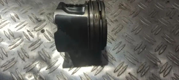 Chrysler Voyager Piston 