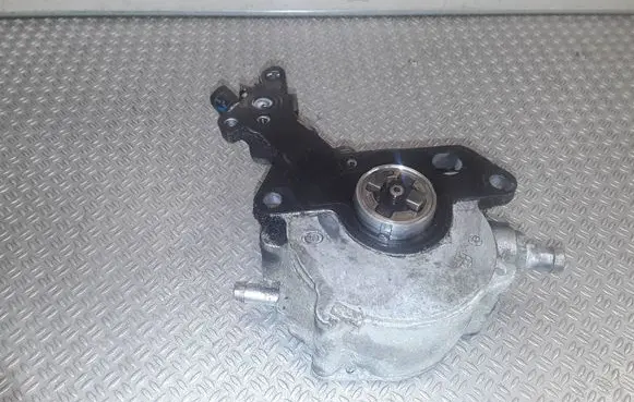 Skoda Octavia Mk2 (1Z) Vacuum pump 038145209
