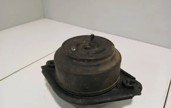 Mercedes-Benz ML W164 Engine mount bracket A2512403117