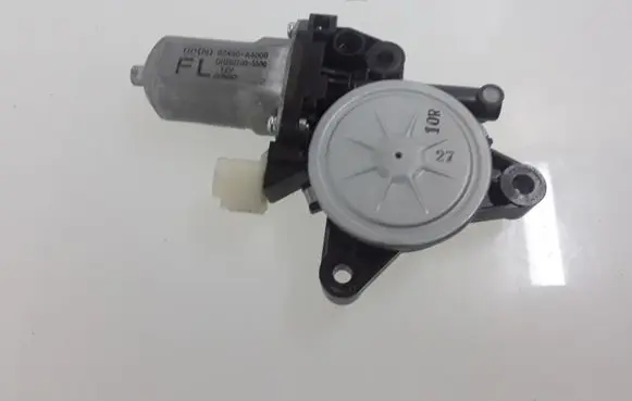 KIA Carens III Front door window regulator motor 82450A4000