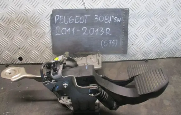 Peugeot 308 Brake pedal bracket assembly 