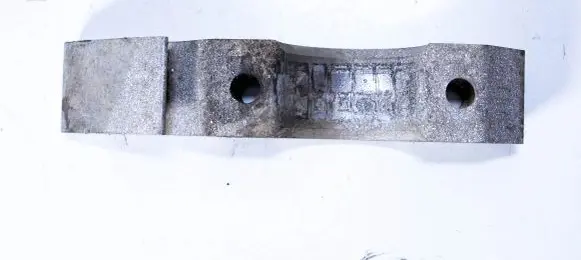 Audi Q7 4L Sway bar bush bracket, front 7L0411063B