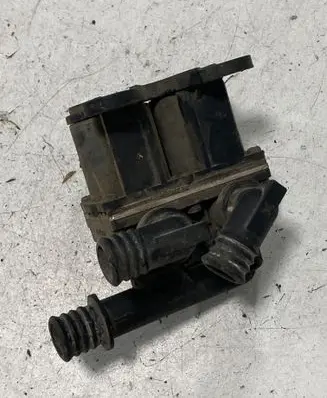BMW 5 E34 Coolant heater control valve 1147412042