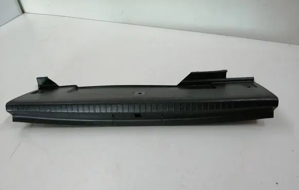 Trunk/boot sill cover protection