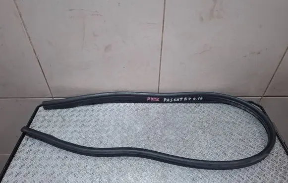 Volkswagen PASSAT B8 Engine compartment rubber 3G0823723